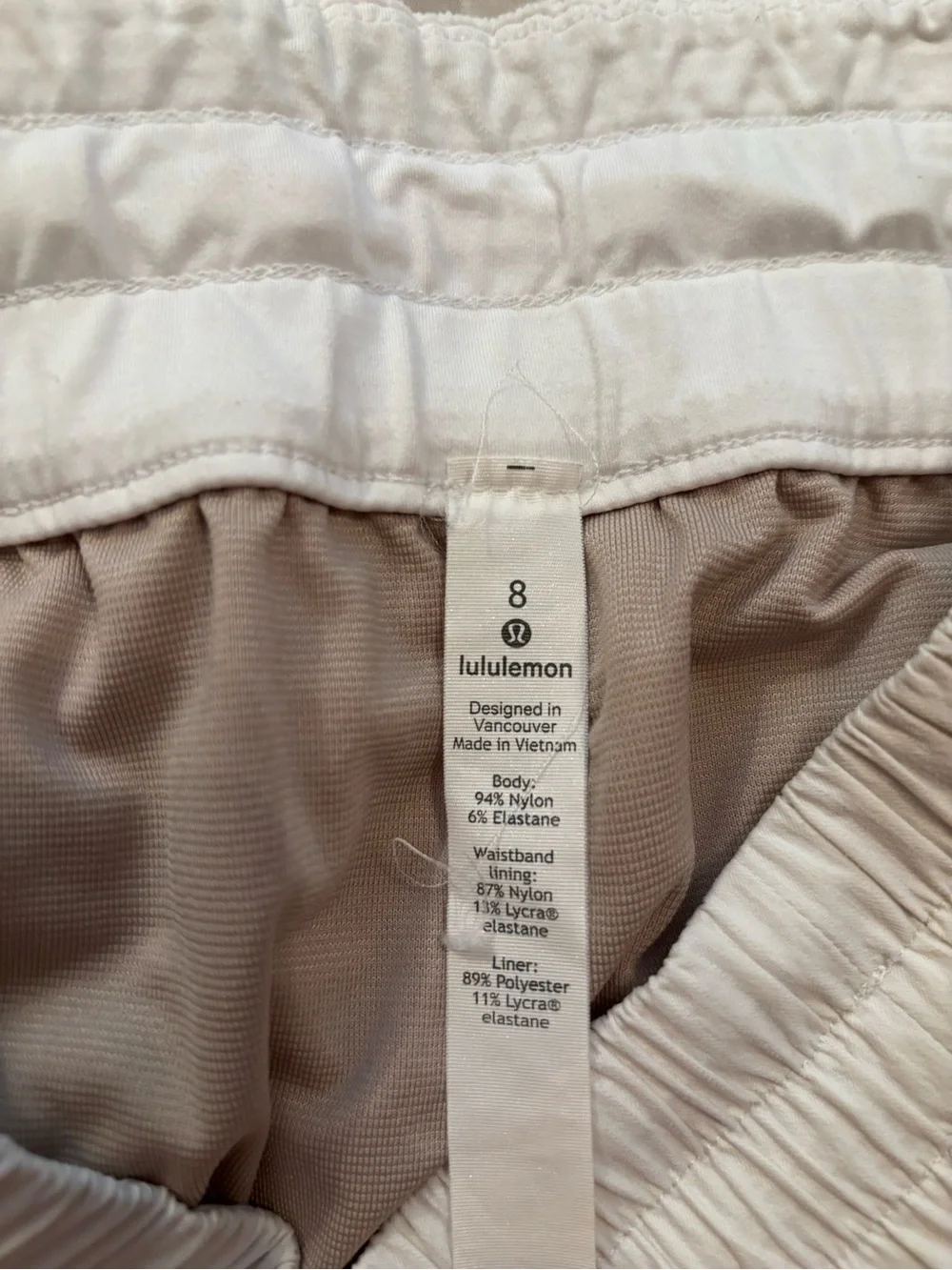 EUC! LULULEMON Hotty Hot low rise lined shorts. Size 8.